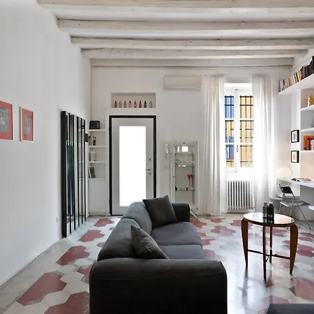 Apartament Vintage Hideaway Milan-historic Courtyard *