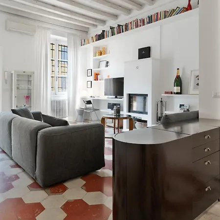 Vintage Hideaway Milan-historic Courtyard アパート