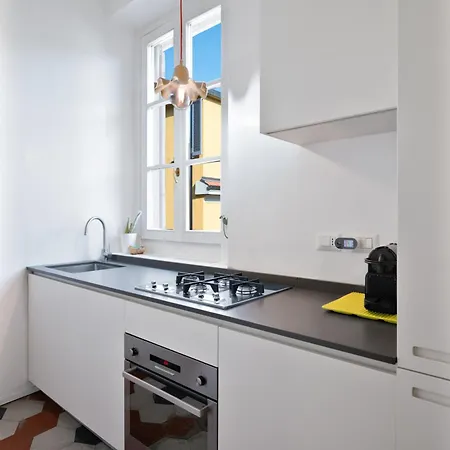 Vintage Hideaway Milan-historic Courtyard アパート ミラノ