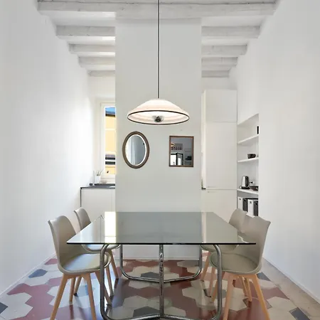 Vintage Hideaway Milan-historic Courtyard アパート