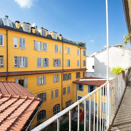 Vintage Hideaway Milan-historic Courtyard アパート ミラノ