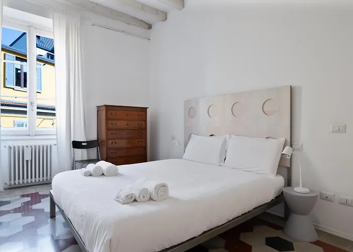 Vintage Hideaway Milan-historic Courtyard Mediolan